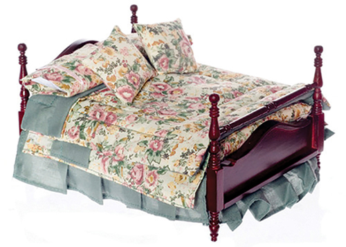 4-Poster Bed with Linens